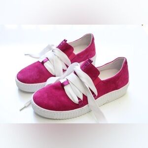 NWOT Gabor bow tie sneakers